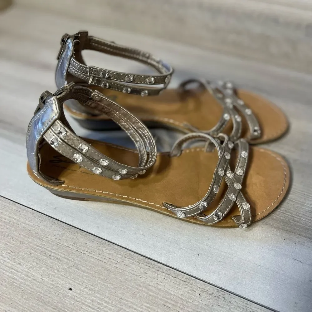 Seven7  silver metallic “Diamond “ Sandals. Zippered Heel Sz 3